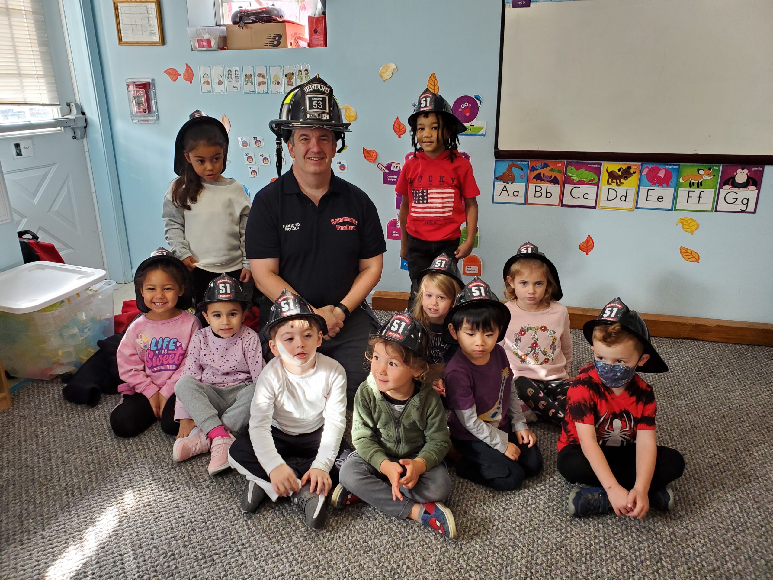 Teacher and her students have a group picture together